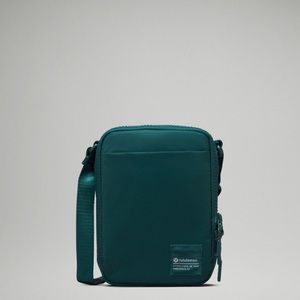 Lululemon Easy Access Crossbody Bag - 1.5L